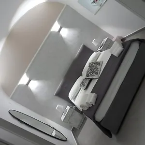 https://lilly-house-catania.taorminaitalyhotels.com